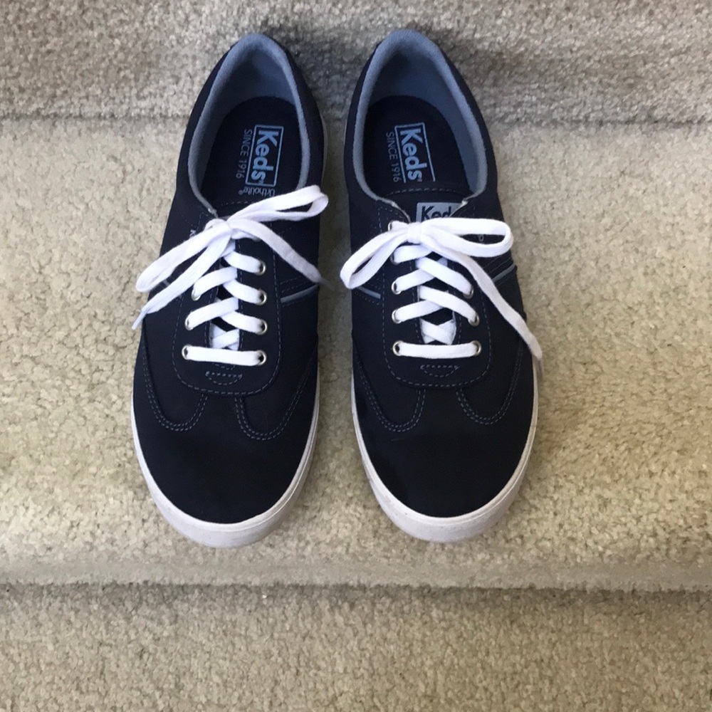 Women’s Craze II gently used sneakers.